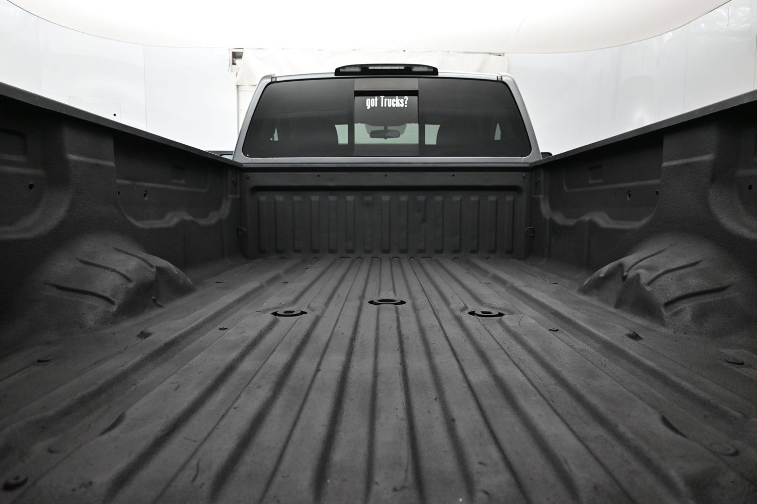 Used 2017 Nissan Titan SV AWD/4WD image 7