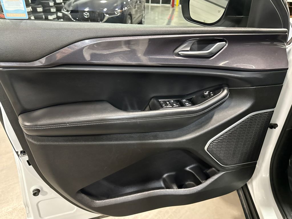 Used 2021 Jeep Grand Cherokee L Laredo w/ Luxury Tech Group I image 7