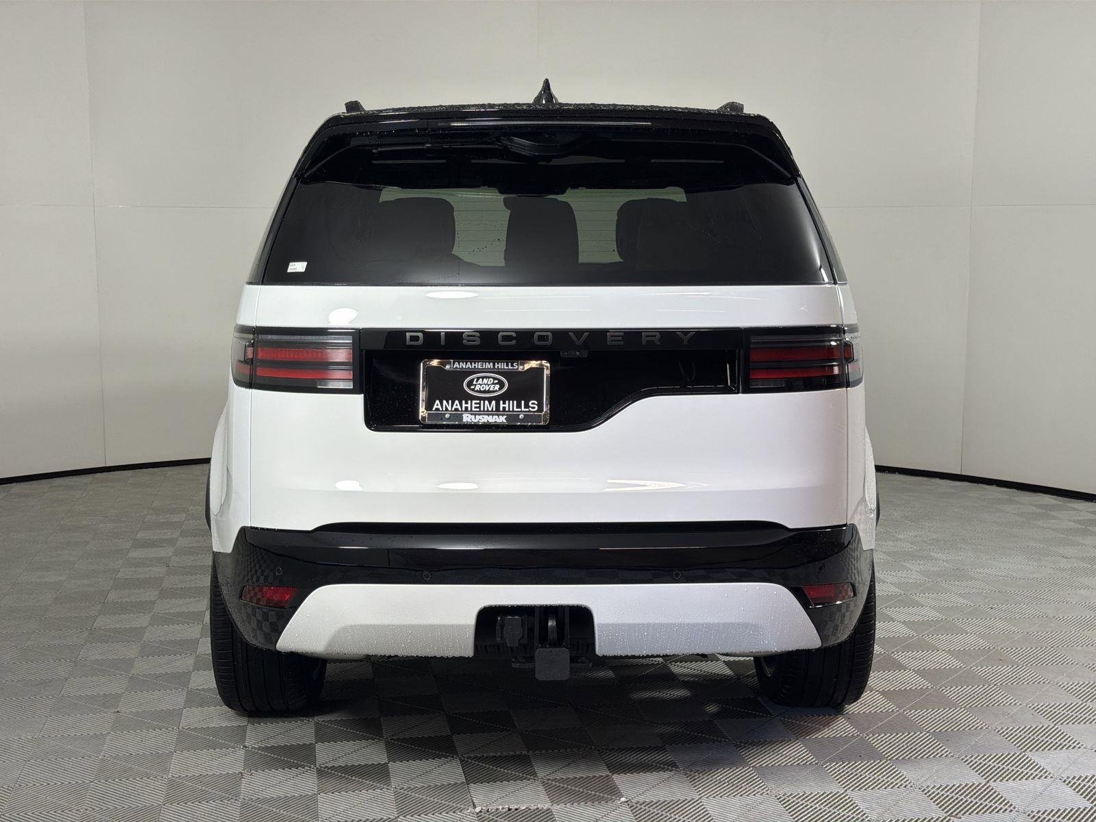 New 2026 Land Rover Discovery Dynamic SE image 4