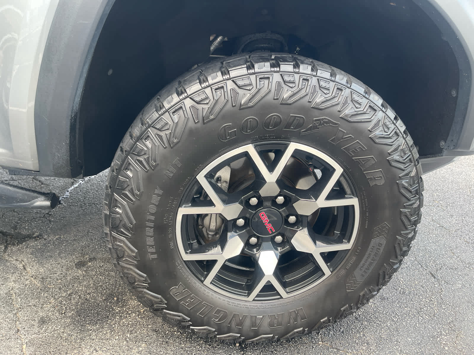 Used 2023 GMC Canyon AT4X AWD/4WD image 9