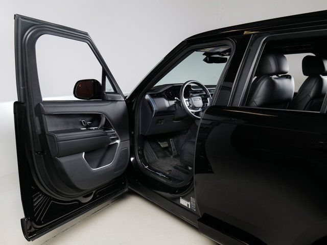 Certified 2025 Land Rover Range Rover SE AWD/4WD image 24