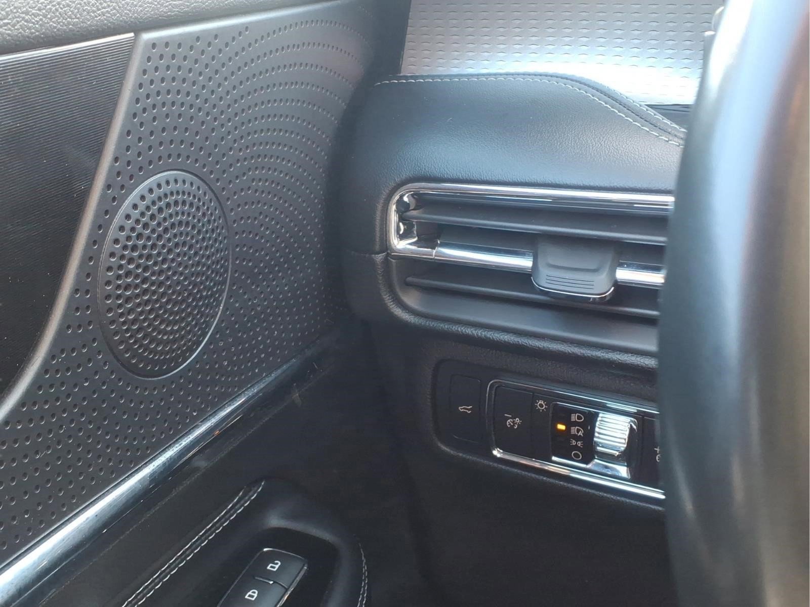 Used 2023 Lincoln Corsair Reserve w/ Jet Appearance Package AWD/4WD image 21