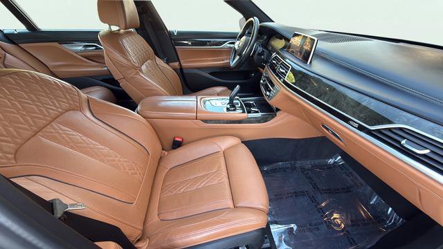 Used 2021 BMW 750i xDrive w/ Luxury Rear Seating Package AWD/4WD image 23
