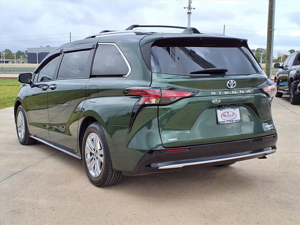Used 2023 Toyota Sienna Platinum image 2