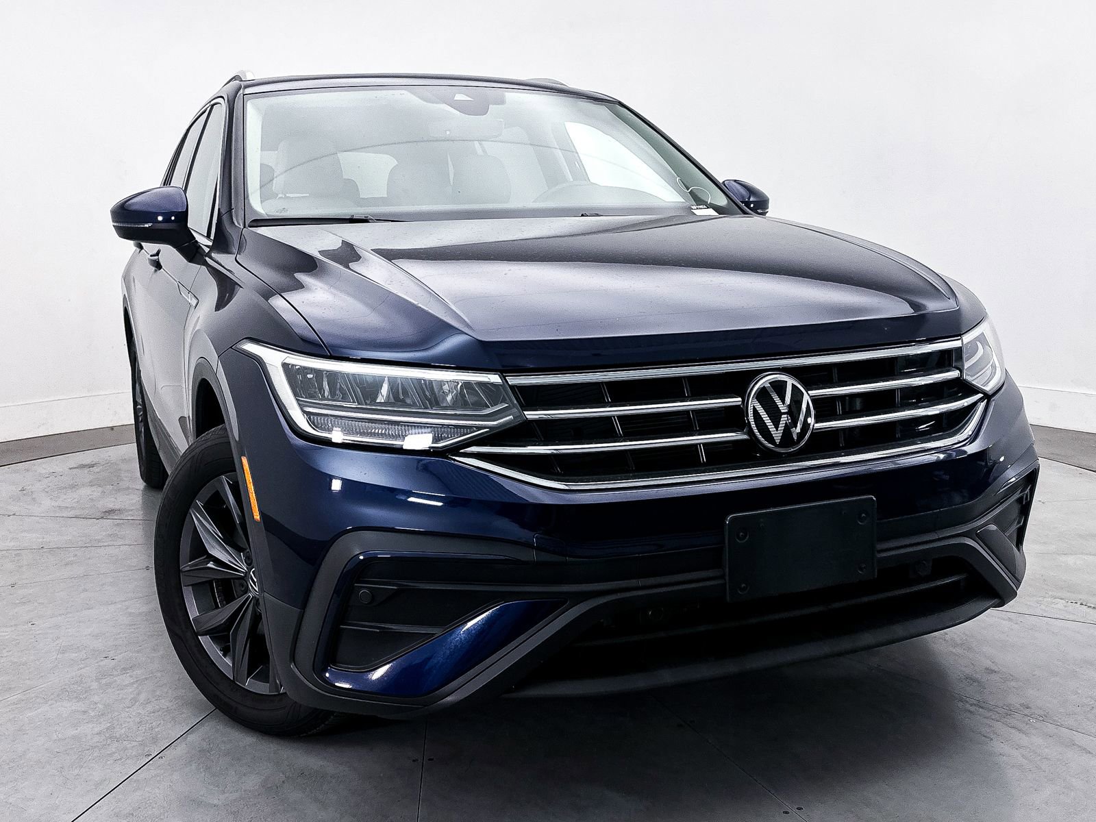 Used 2022 Volkswagen Tiguan SE w/ Panoramic Sunroof Package AWD/4WD image 8