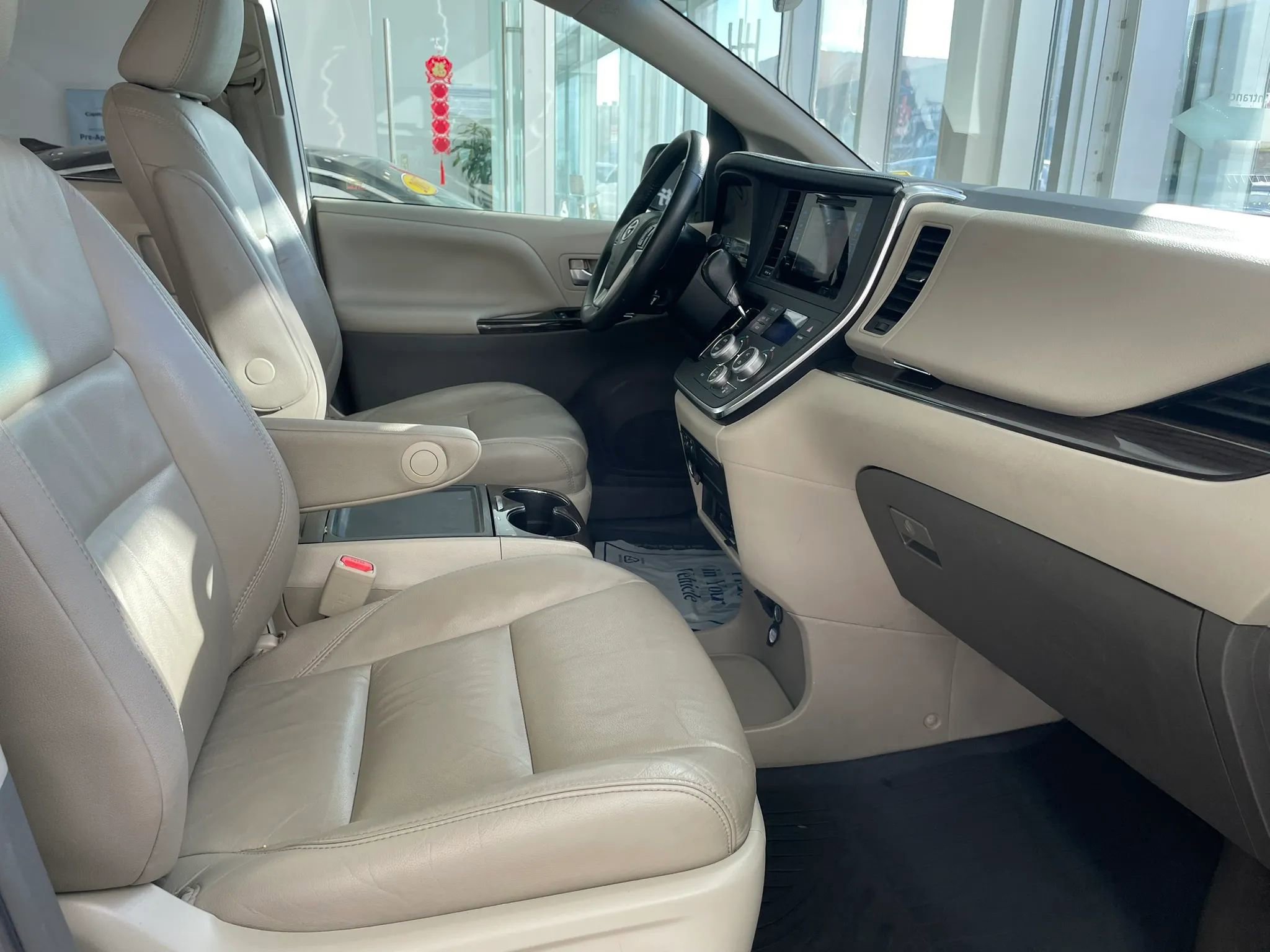 Used 2017 Toyota Sienna XLE Premium AWD/4WD image 27
