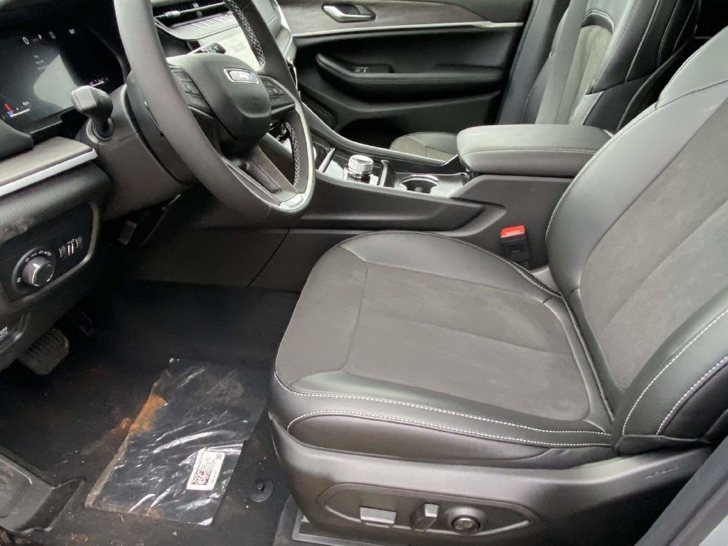 New 2026 Jeep Grand Cherokee L 2WD image 11