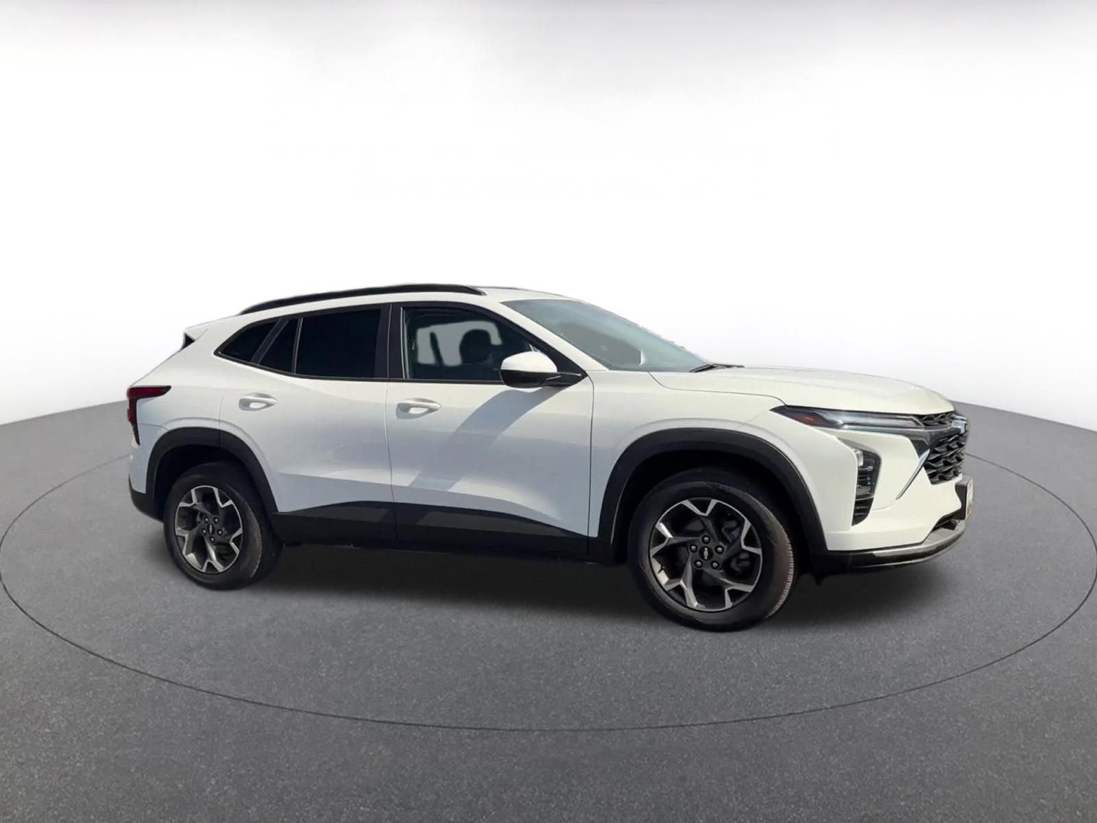 Used 2025 Chevrolet Trax LT w/ LT Convenience Package FWD video 2