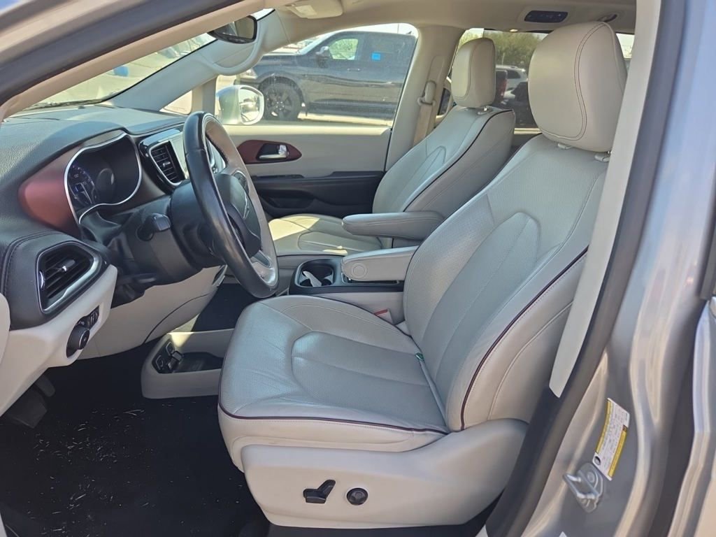 Used 2020 Chrysler Pacifica Limited image 8