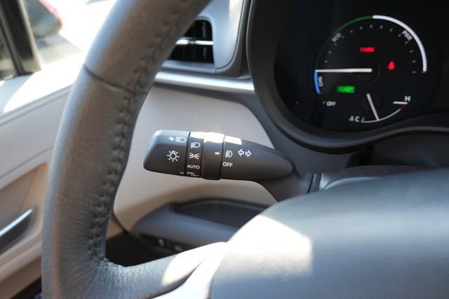 Used 2023 Toyota Sienna XLE FWD image 29