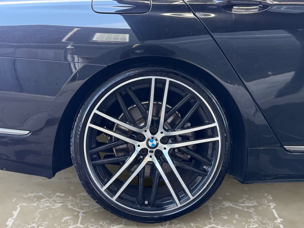 Used 2020 BMW 740i w/ Premium Package RWD image 25