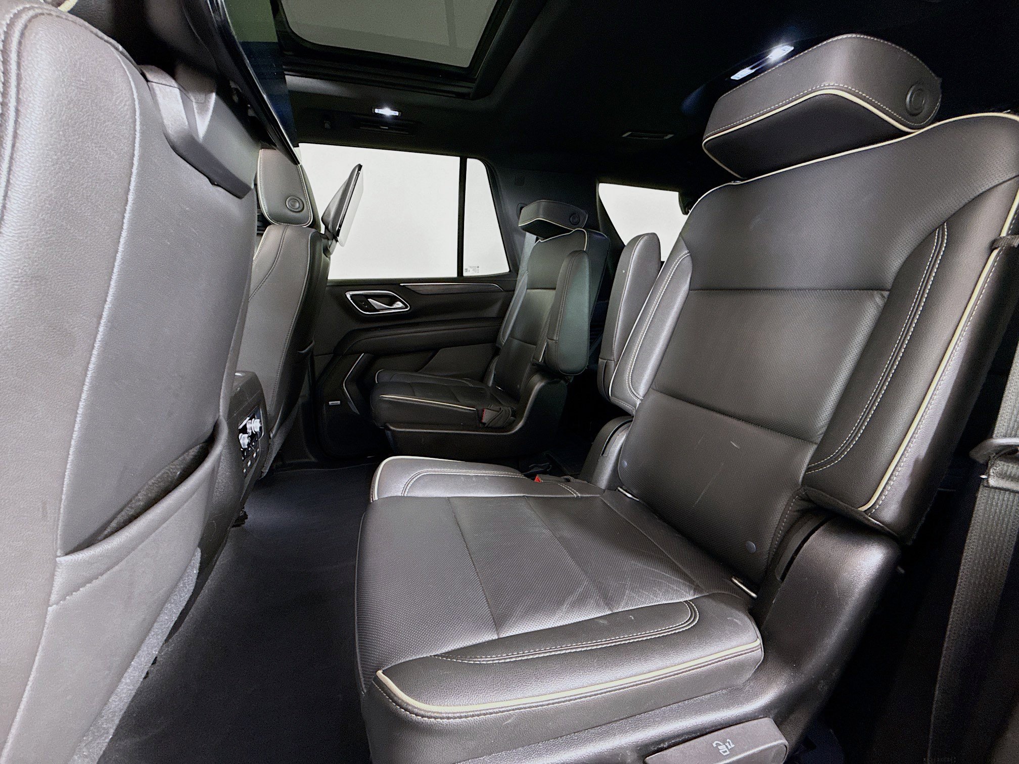 Used 2021 GMC Yukon SLT w/ SLT Premium Package image 24