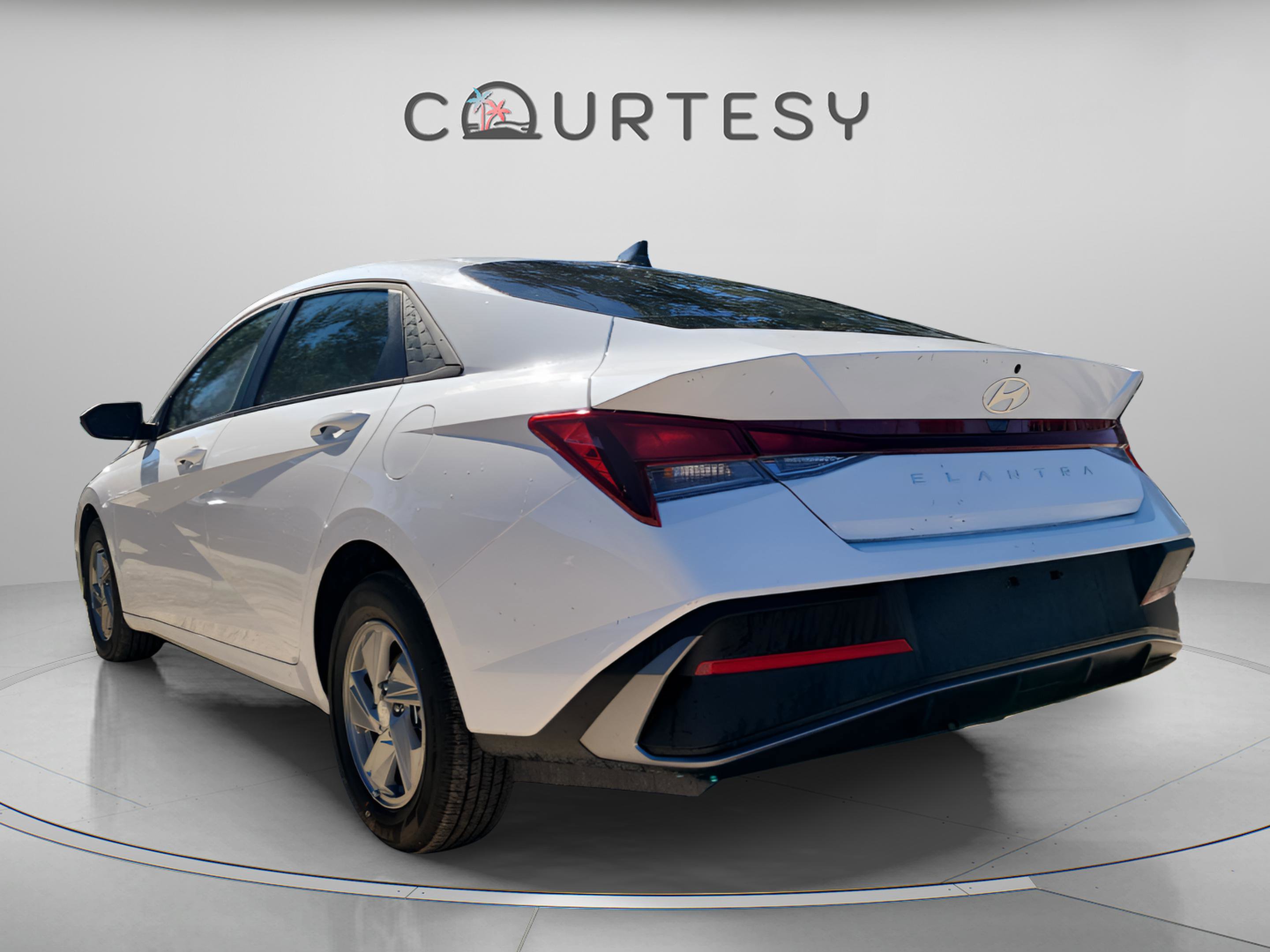 New 2026 Hyundai Elantra SE image 3