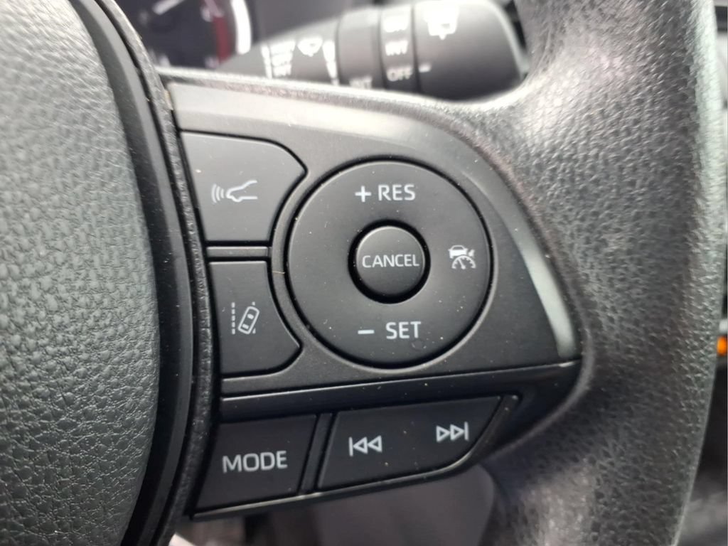 Used 2024 Toyota RAV4 XLE AWD/4WD image 17