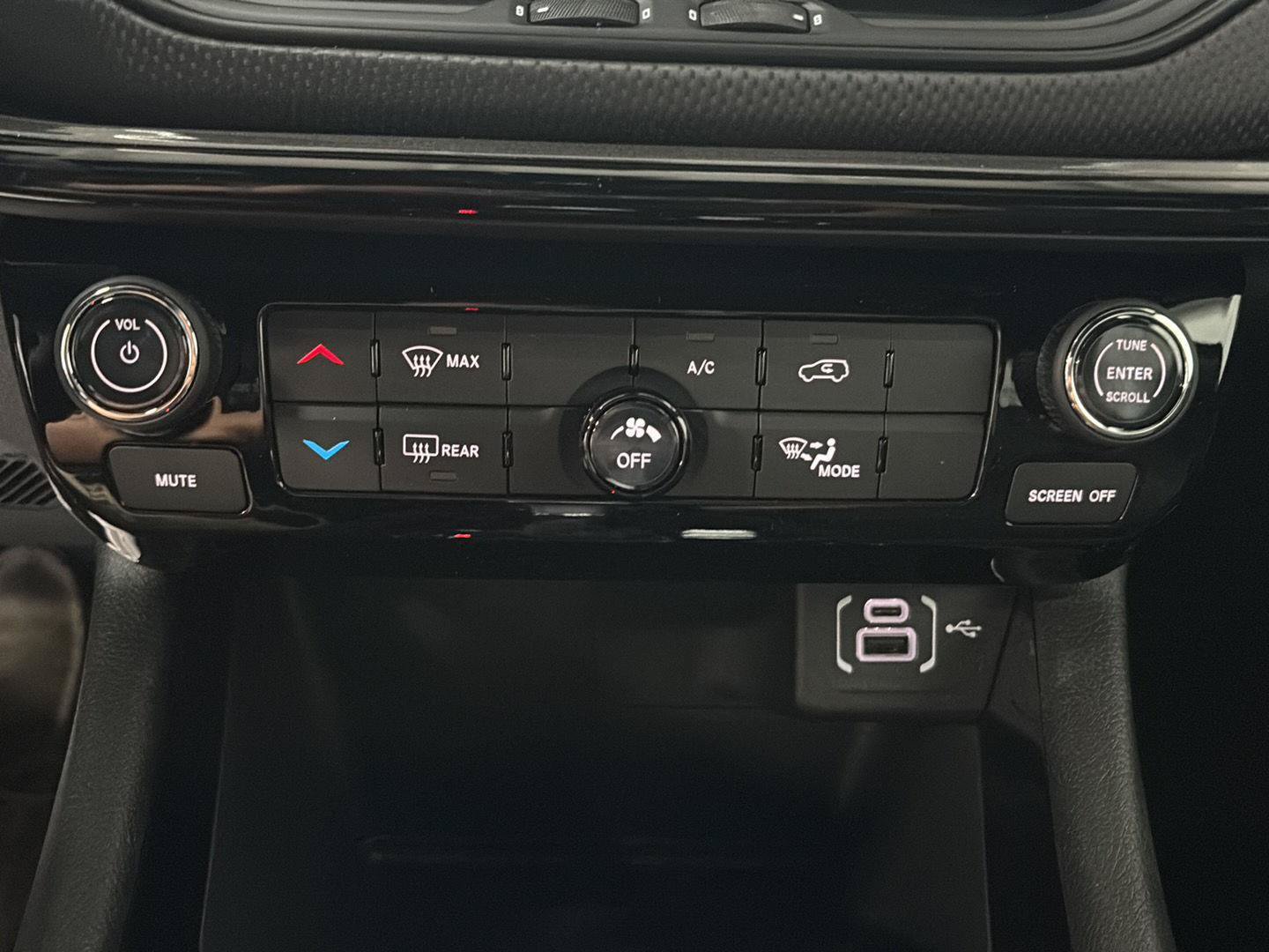 New 2026 Jeep Compass Latitude AWD/4WD image 15