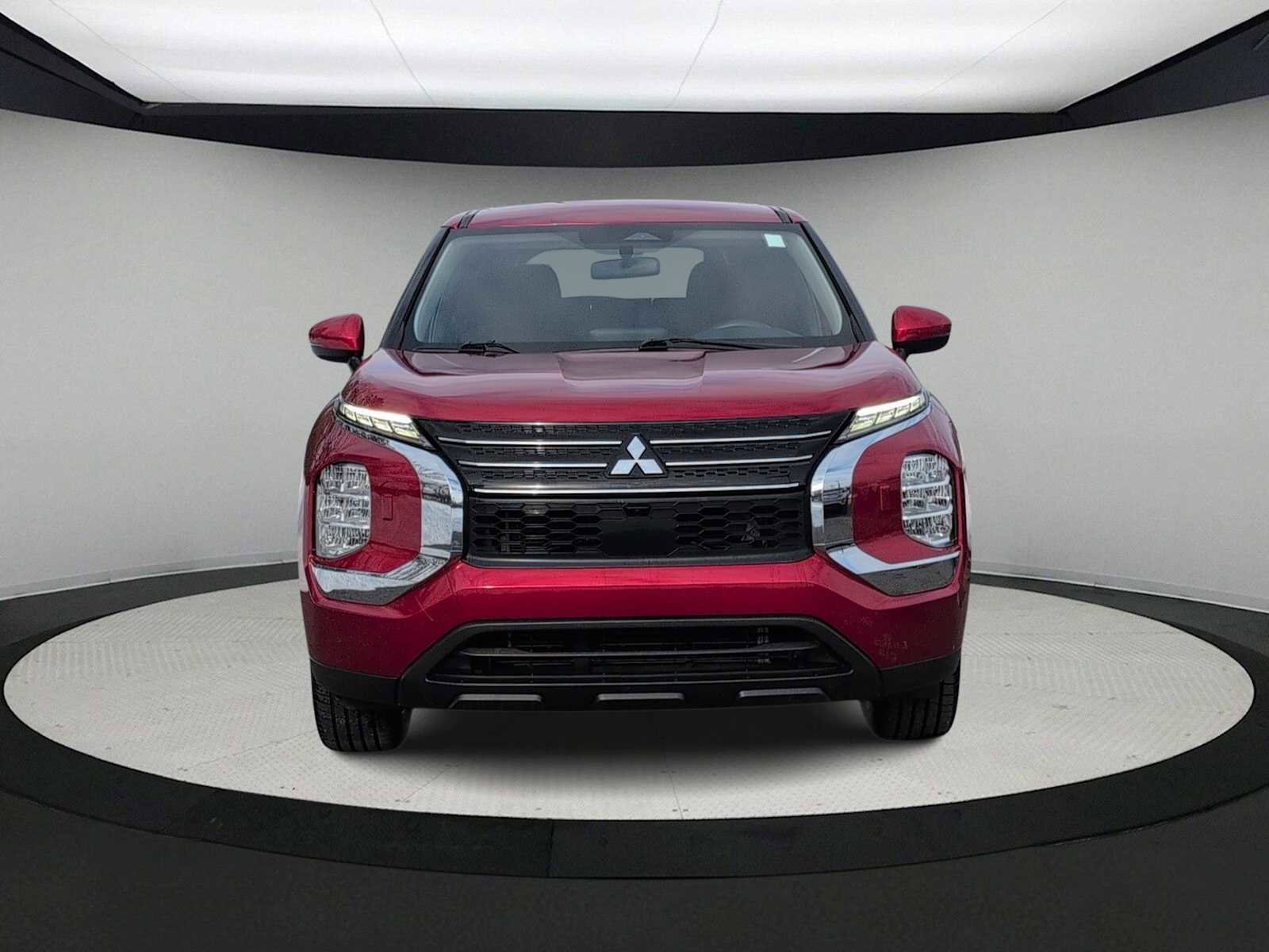 Used 2022 Mitsubishi Outlander ES image 3