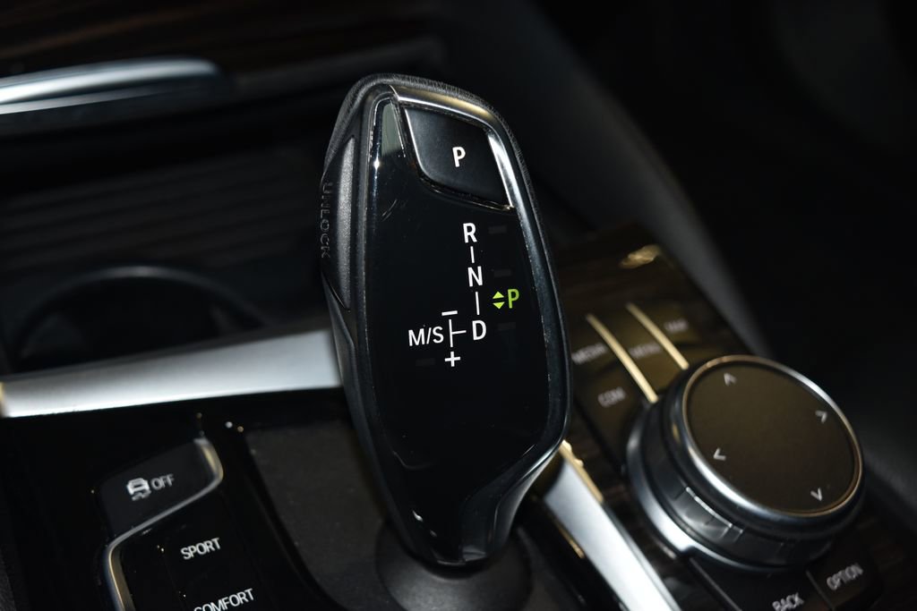 Used 2019 BMW 530i w/ Convenience Package image 18