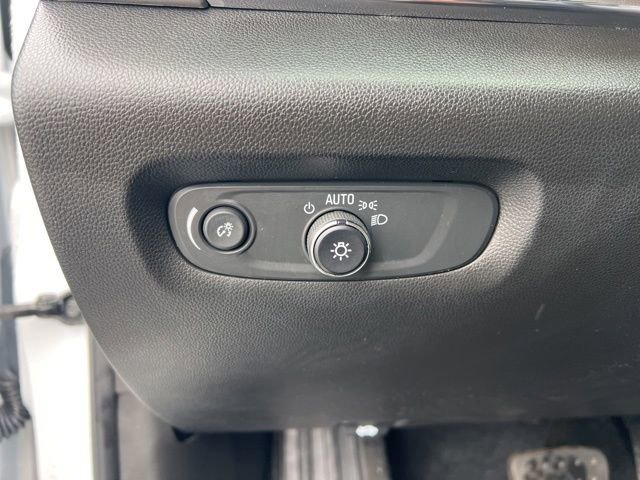 Used 2023 Chevrolet Traverse LS image 10