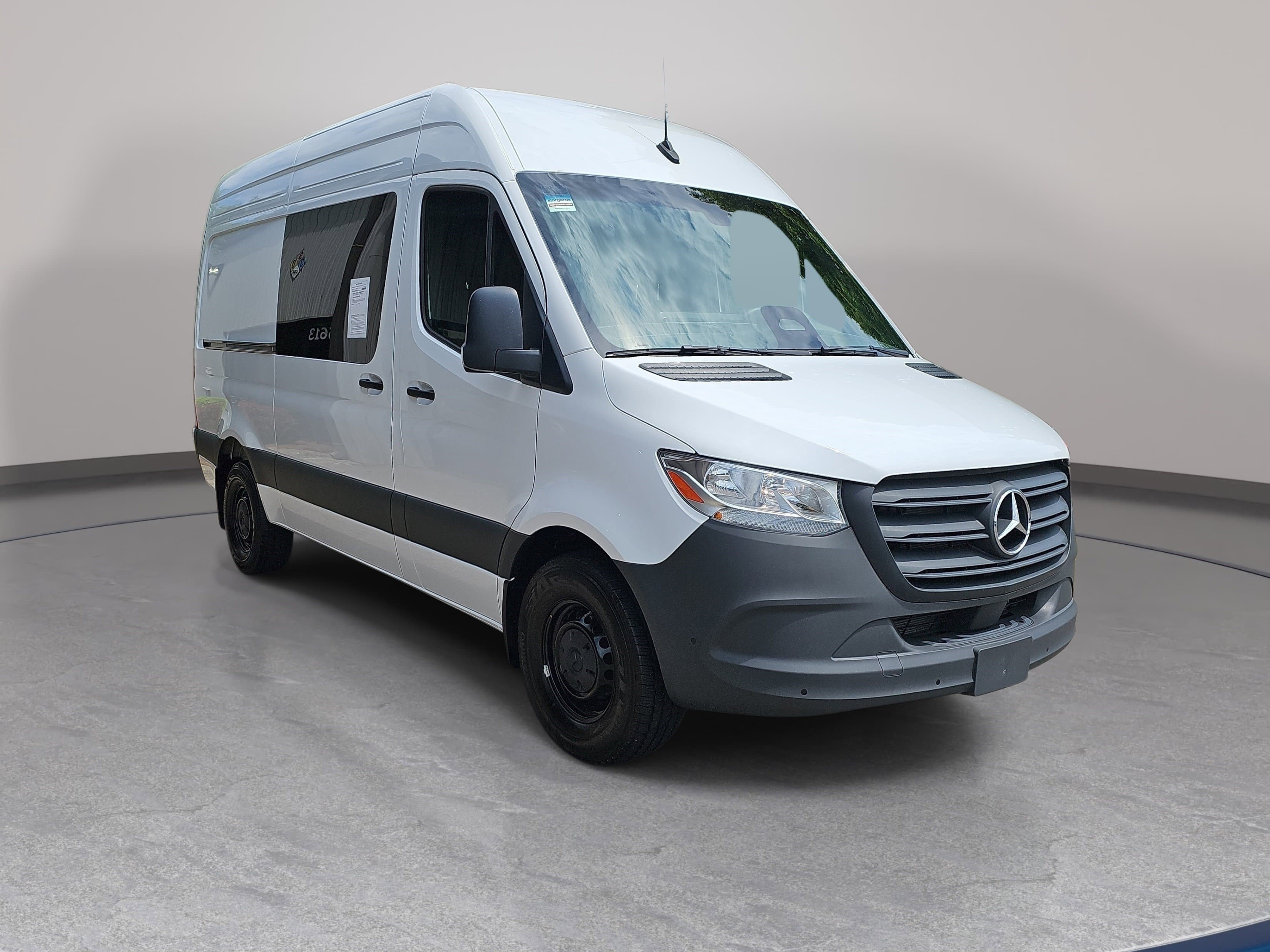 Used 2025 Mercedes-Benz Sprinter 2500 image 3