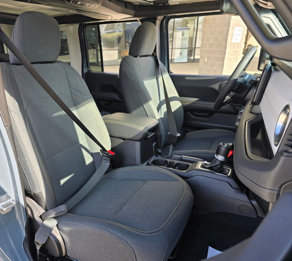 Used 2025 Jeep Wrangler Unlimited Sahara w/ Safety Group image 30