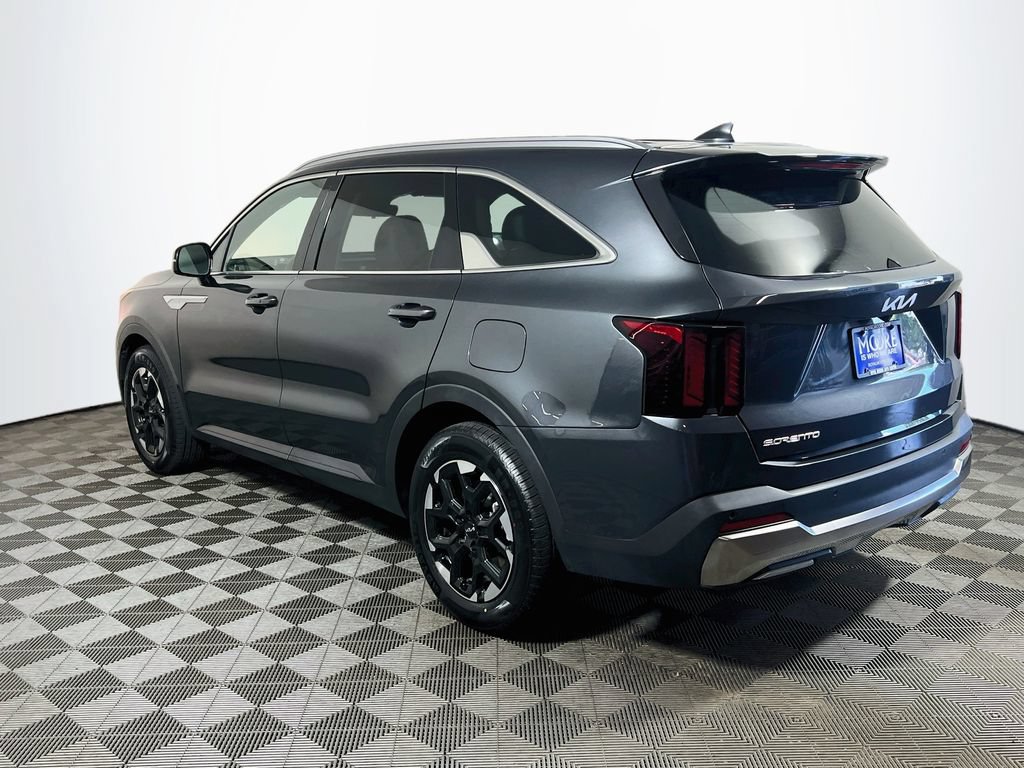 Used 2024 Kia Sorento S FWD image 5