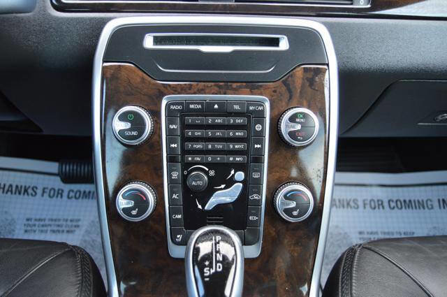 Used 2016 Volvo XC70 T5 Premier w/ Proximity Package image 22