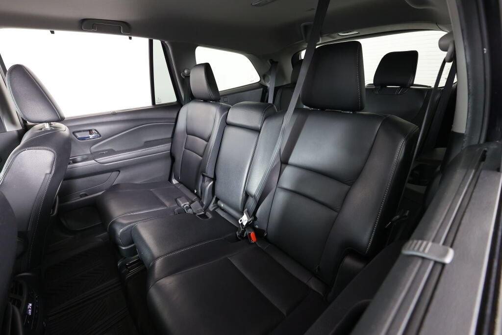 Used 2019 Honda Pilot Touring image 16