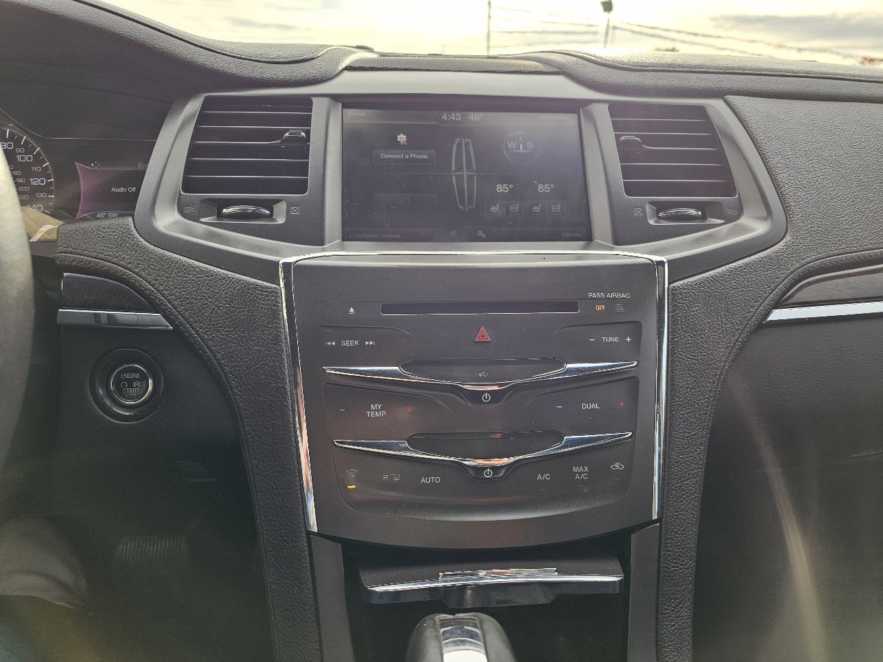 Used 2014 Lincoln MKS image 16