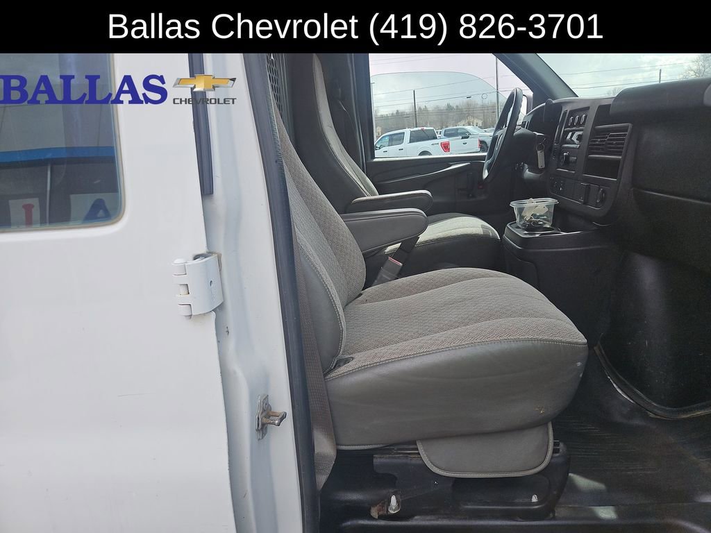 Used 2015 GMC Savana 2500 RWD image 26