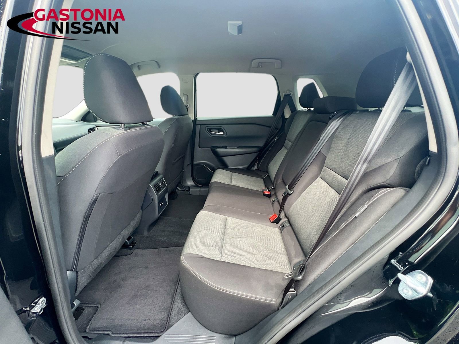 Used 2025 Nissan Rogue SV AWD/4WD image 31