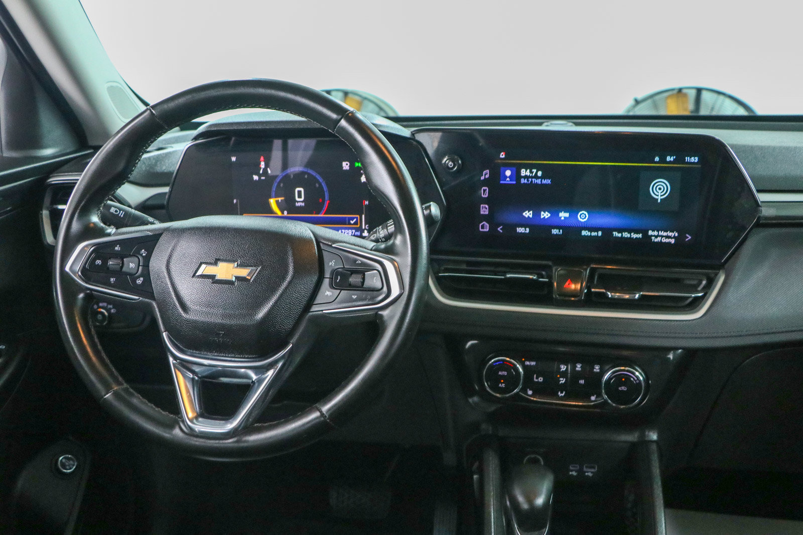 Used 2025 Chevrolet TrailBlazer LT w/ Convenience Package FWD image 17