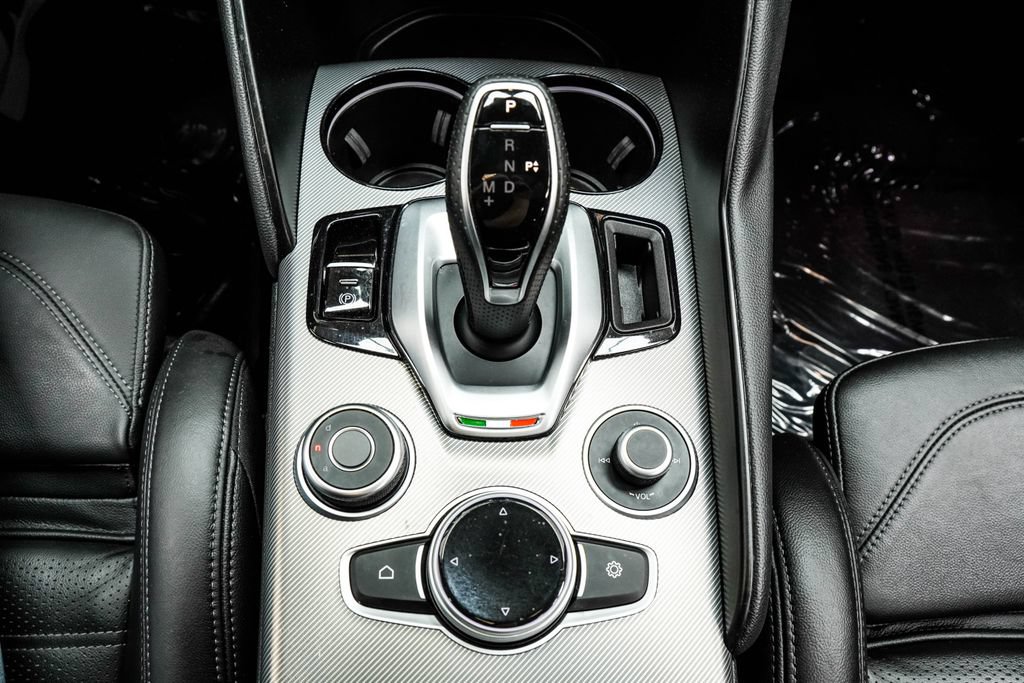 Used 2023 Alfa Romeo Giulia Veloce AWD/4WD image 24