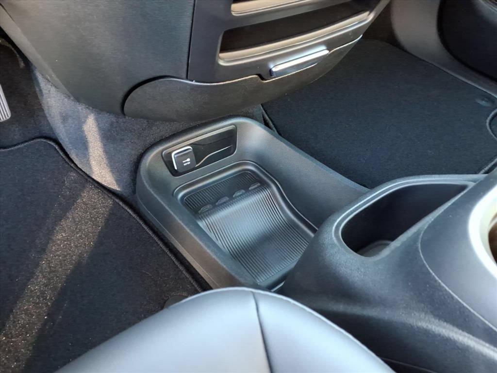 New 2026 Chrysler Pacifica Select w/ S Appearance Package FWD image 25