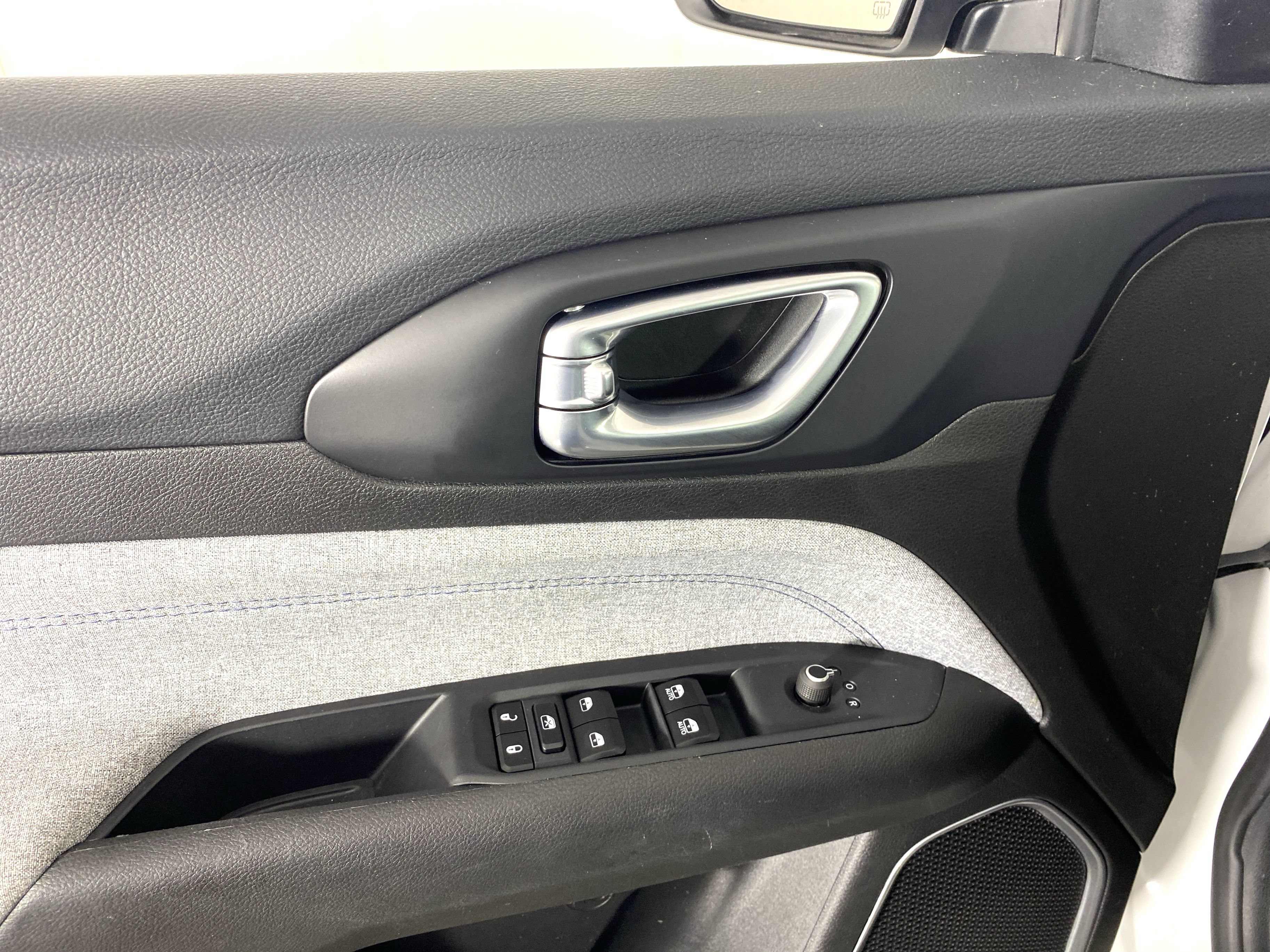 Used 2025 Jeep Compass Latitude AWD/4WD image 14