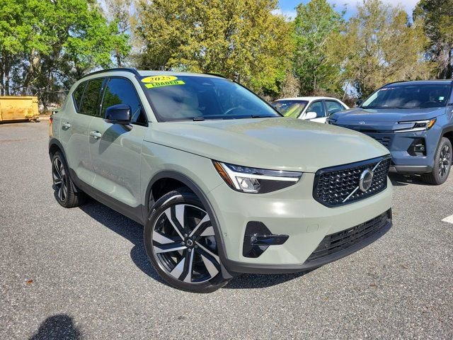 Used 2025 Volvo XC40 B5 Plus w/ Protection Package Premier image 8