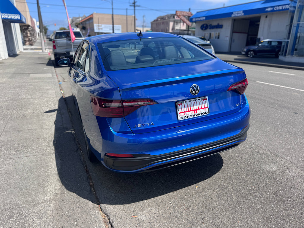 Used 2024 Volkswagen Jetta SE FWD image 4