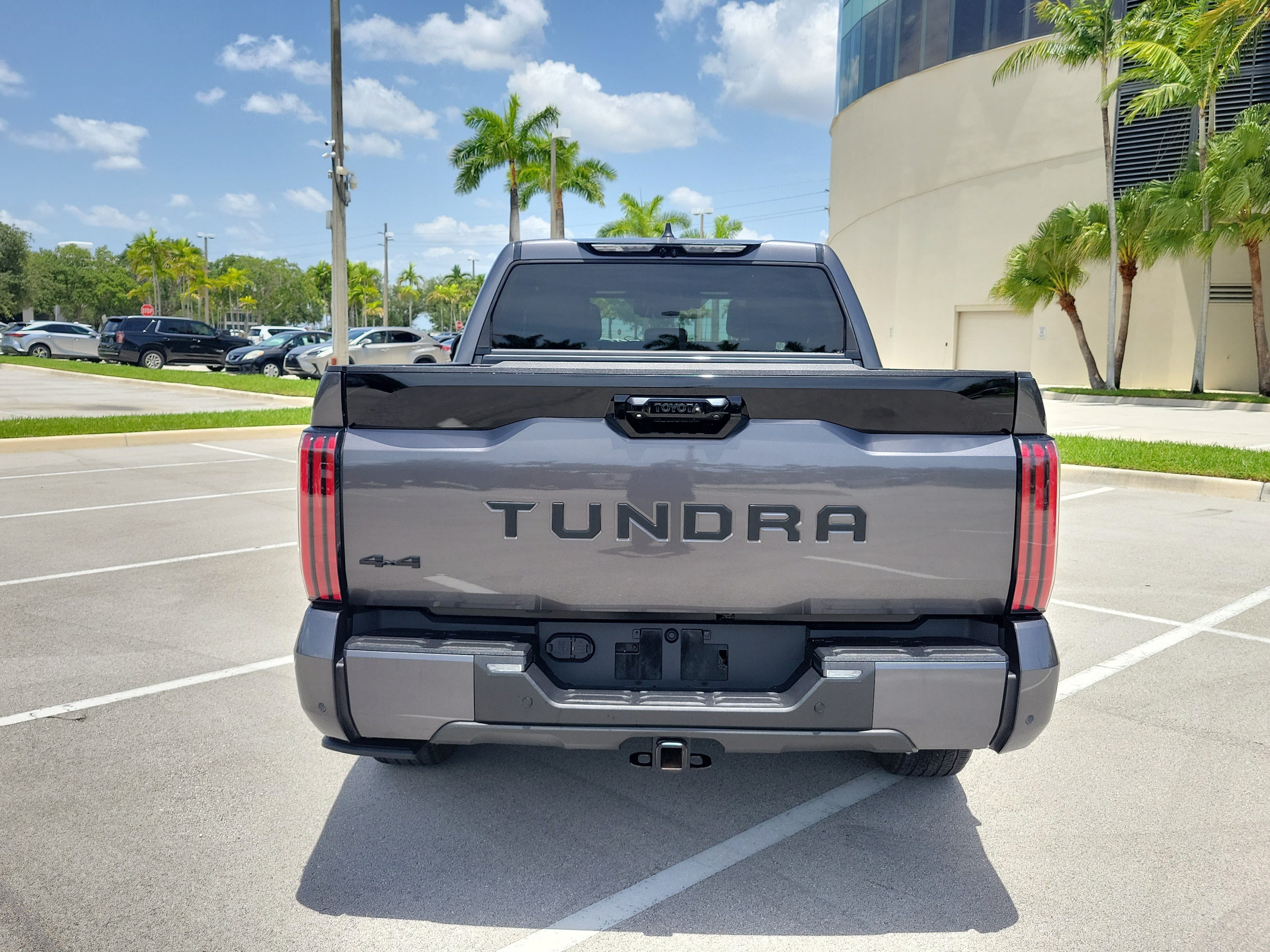 Used 2024 Toyota Tundra Platinum AWD/4WD image 8