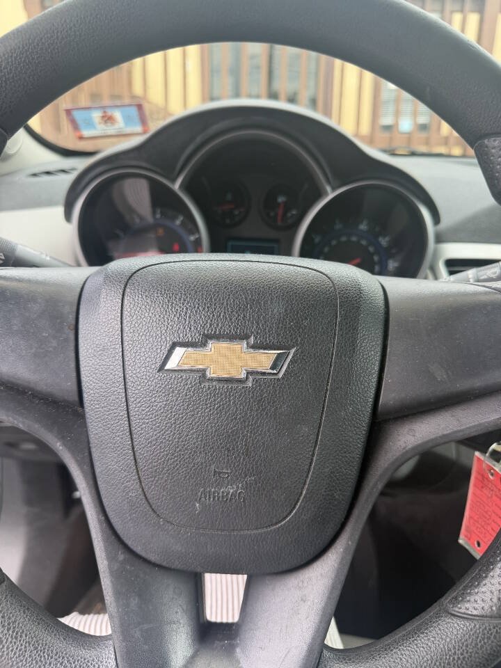 Used 2012 Chevrolet Cruze LS FWD image 4