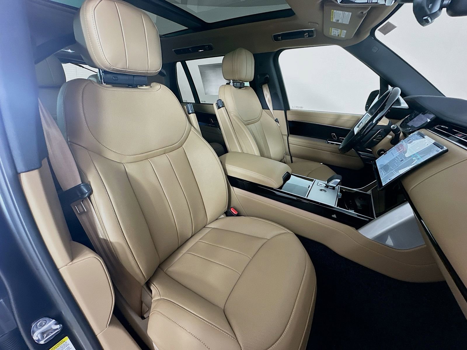 New 2026 Land Rover Range Rover Long Wheelbase SE AWD/4WD image 46