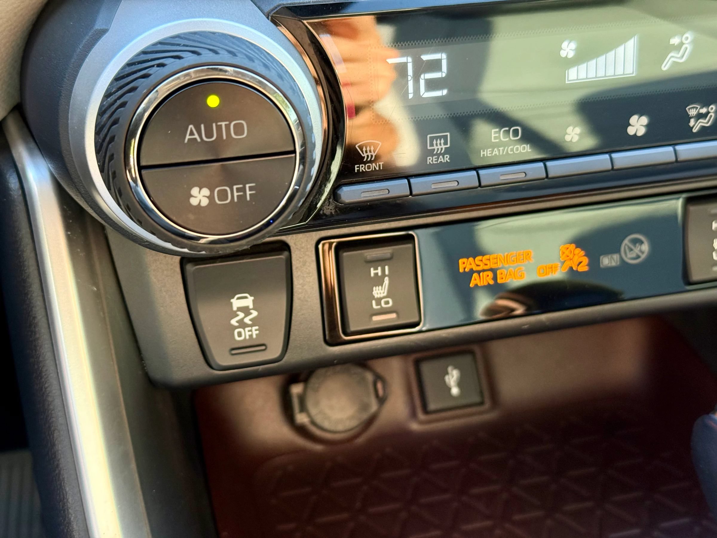 Used 2021 Toyota RAV4 Limited FWD image 16
