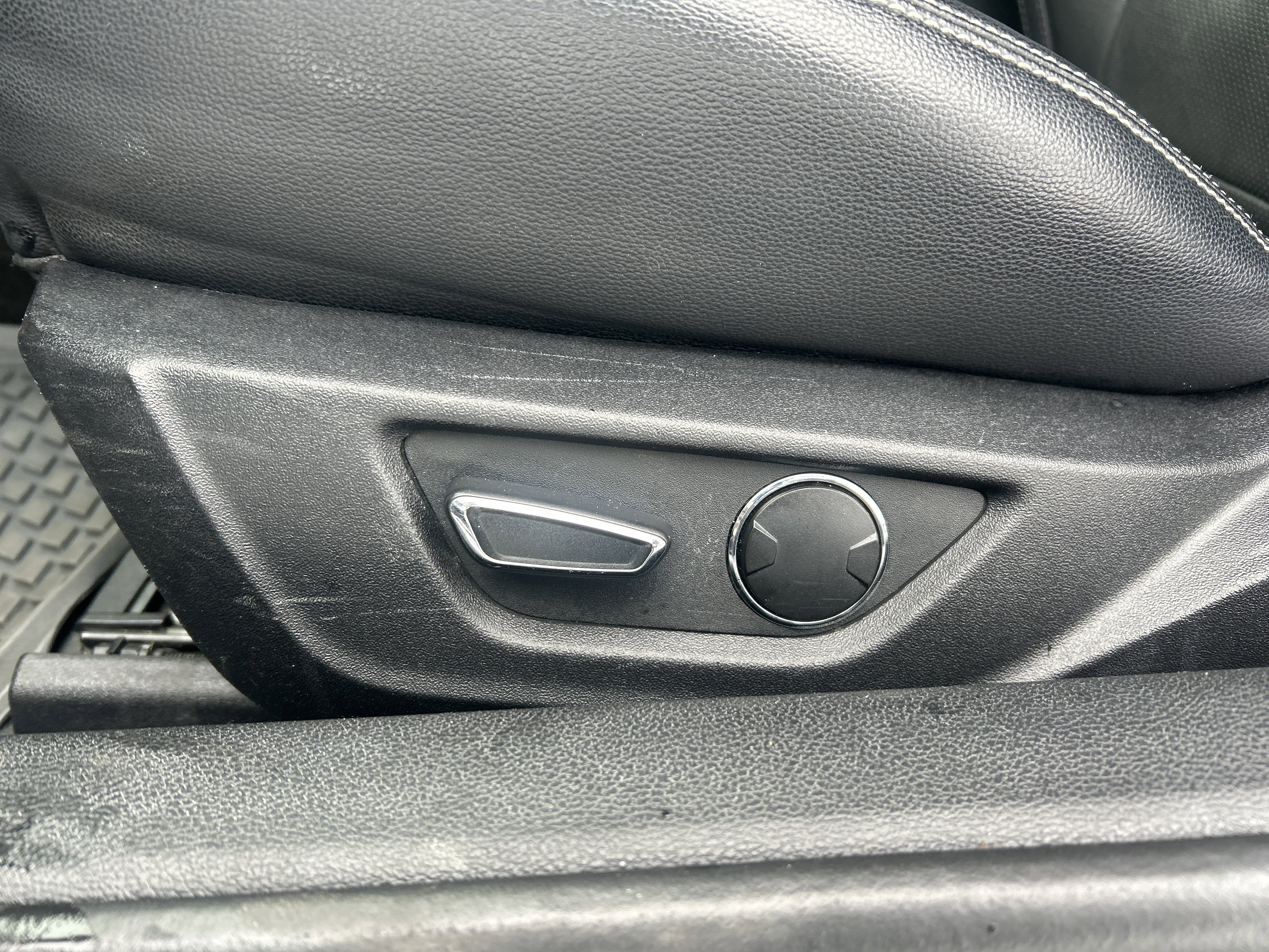 Used 2017 Ford Mustang Premium image 13