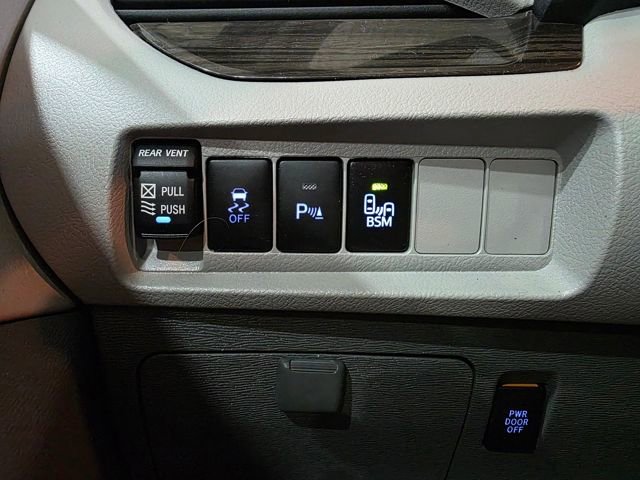 Used 2017 Toyota Sienna XLE w/ XLE Navigation Package image 19