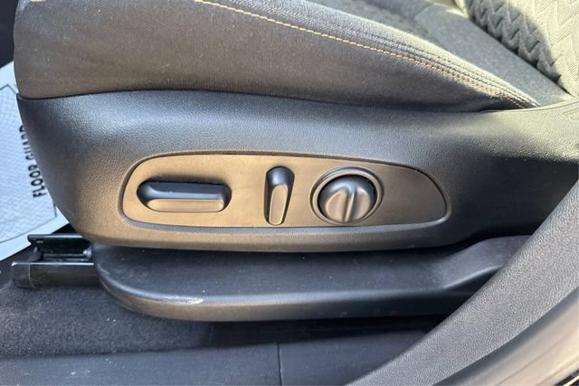 Used 2023 Chevrolet Equinox LT w/ Driver Convenience Package FWD image 18