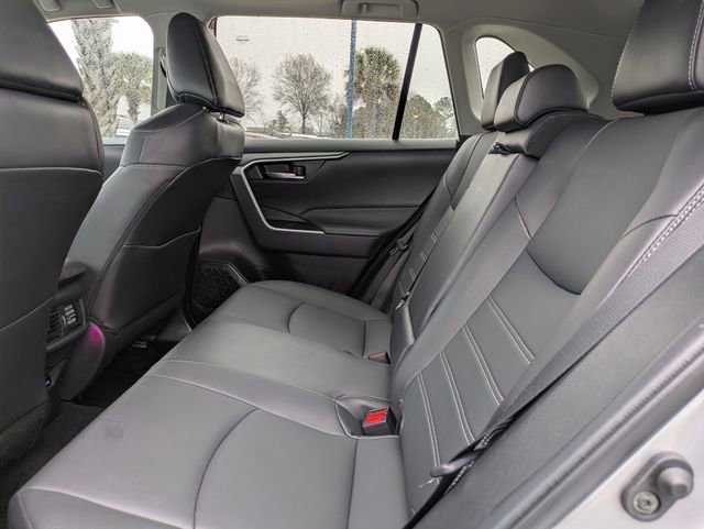 Used 2022 Toyota RAV4 XLE Premium image 14