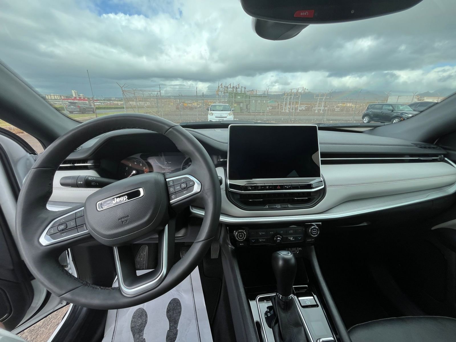 Used 2025 Jeep Compass Limited image 33