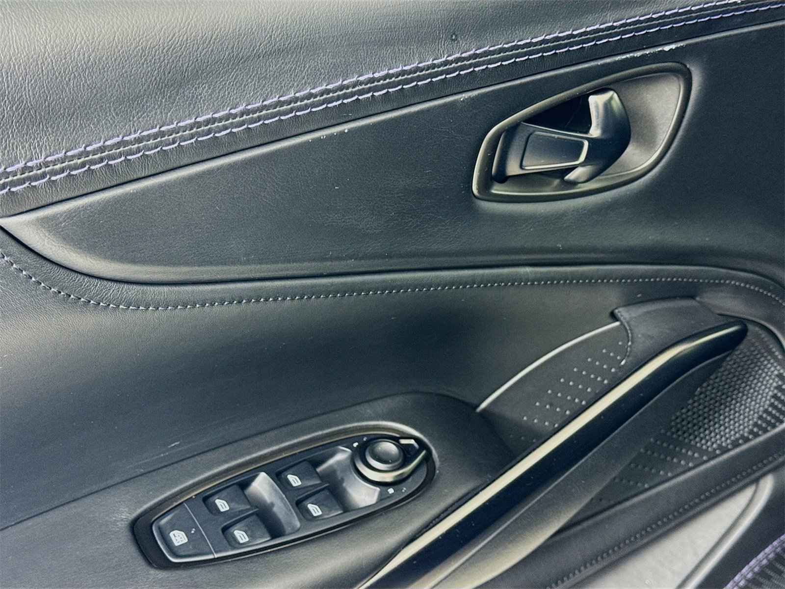 Used 2021 Aston Martin DBX image 16