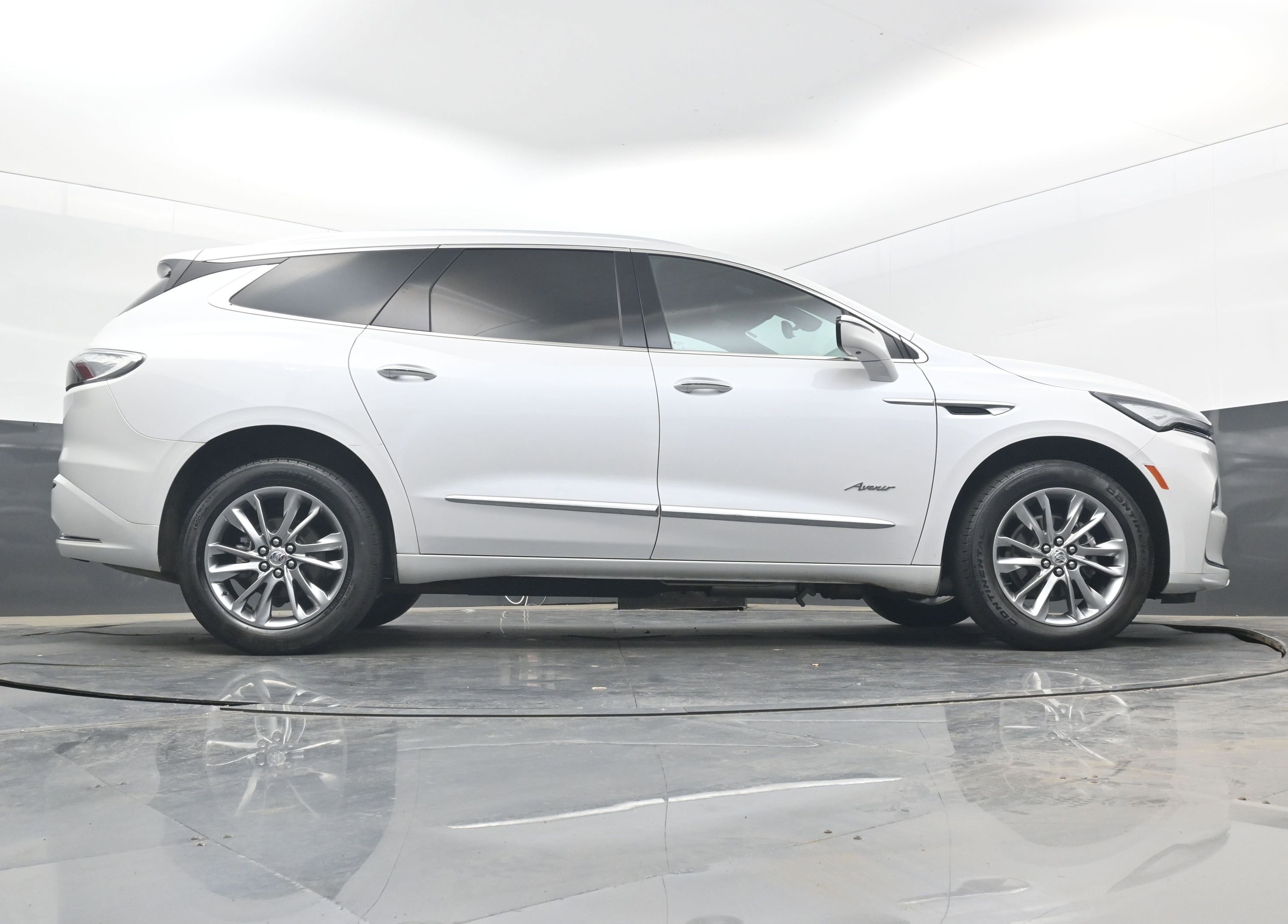 Used 2024 Buick Enclave Avenir FWD image 18