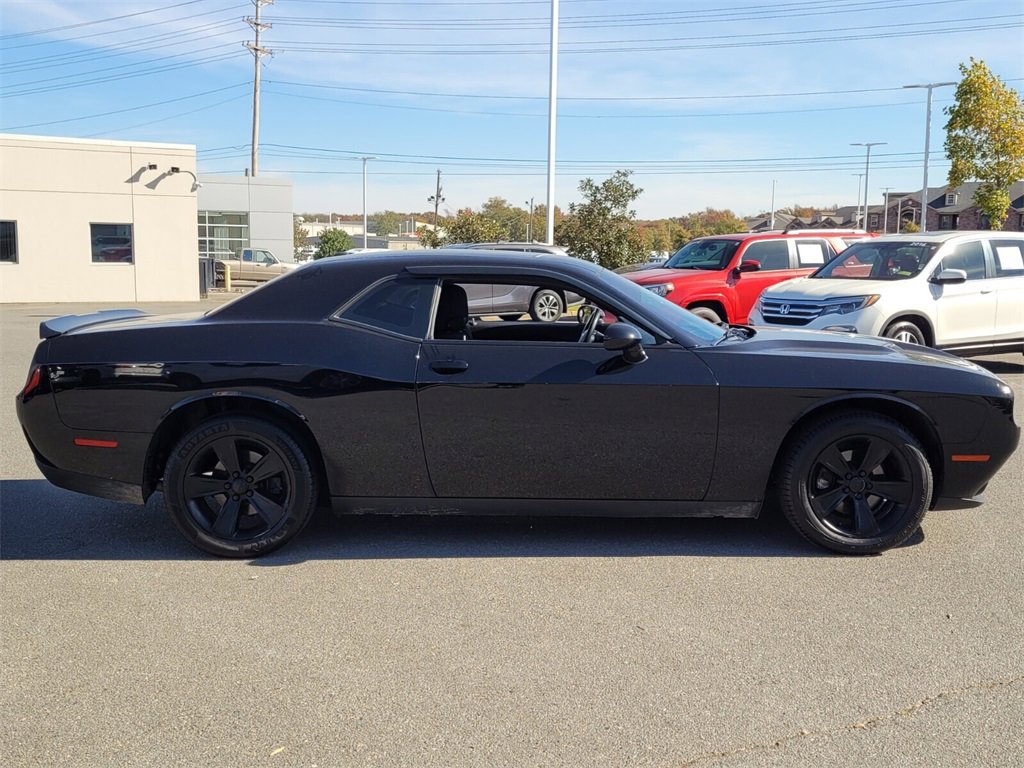 Used 2023 Dodge Challenger SXT image 2