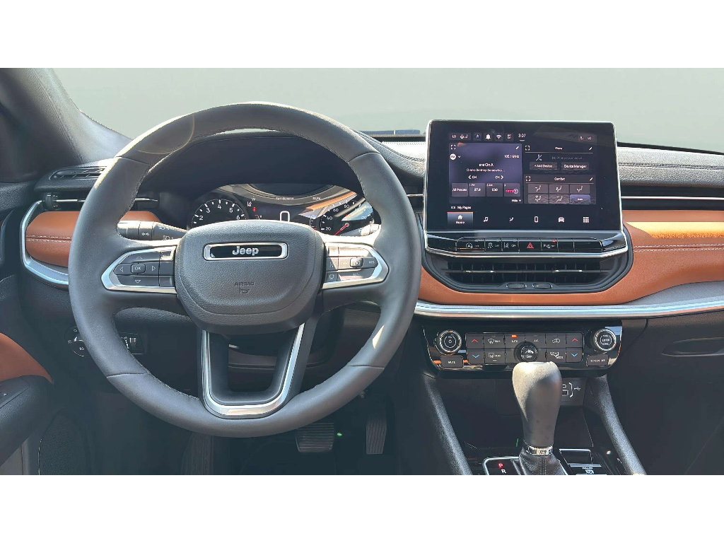 Used 2025 Jeep Compass Limited AWD/4WD image 12