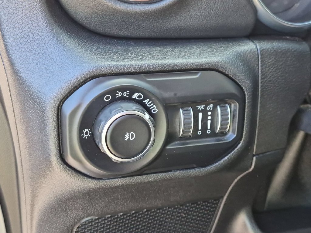 Certified 2020 Jeep Wrangler Unlimited Sahara AWD/4WD image 12